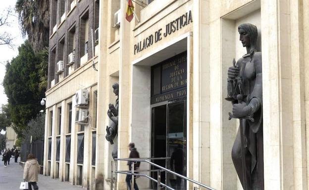 Pierde la prestación del paro por salir de España sin avisar