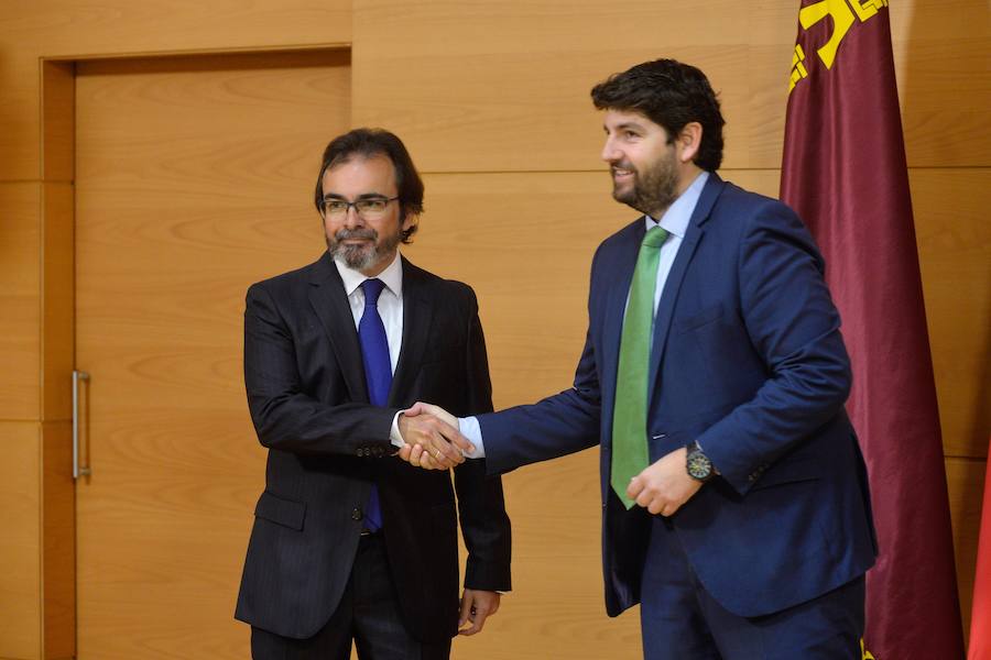 El presidente del Gobierno regional destaca que hace estos cambios en su Ejecutiva para «trabajar mucho más para que Murcia sea tierra de libertad»