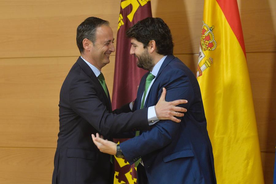 El presidente del Gobierno regional destaca que hace estos cambios en su Ejecutiva para «trabajar mucho más para que Murcia sea tierra de libertad»