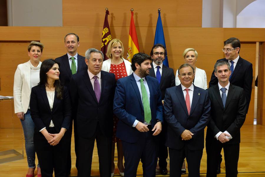 El presidente del Gobierno regional destaca que hace estos cambios en su Ejecutiva para «trabajar mucho más para que Murcia sea tierra de libertad»