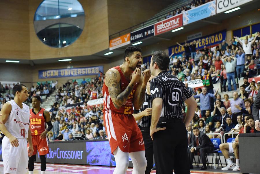 El equipo de Ibon Navarro se mantiene en los puestos de eliminatorias por el título arrasando al Tecnyconta Zaragoza en la segunda parte. La soledad de Neal por parte visitante – 31 puntos – contrastó con la fuerza como grupo del UCAM, con cuatro jugadores por encima de diez puntos