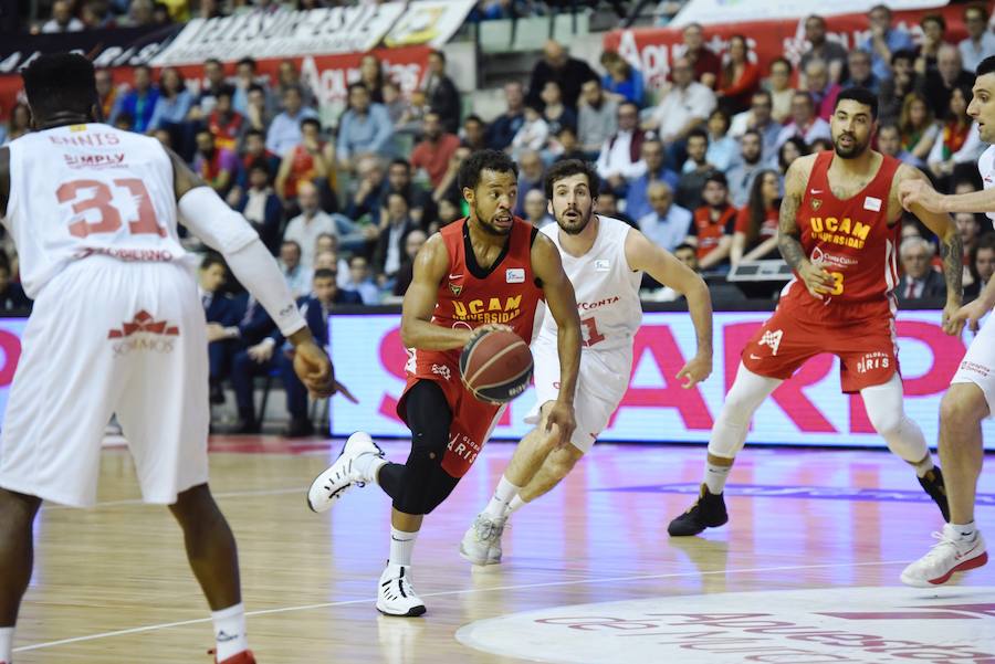 El equipo de Ibon Navarro se mantiene en los puestos de eliminatorias por el título arrasando al Tecnyconta Zaragoza en la segunda parte. La soledad de Neal por parte visitante – 31 puntos – contrastó con la fuerza como grupo del UCAM, con cuatro jugadores por encima de diez puntos