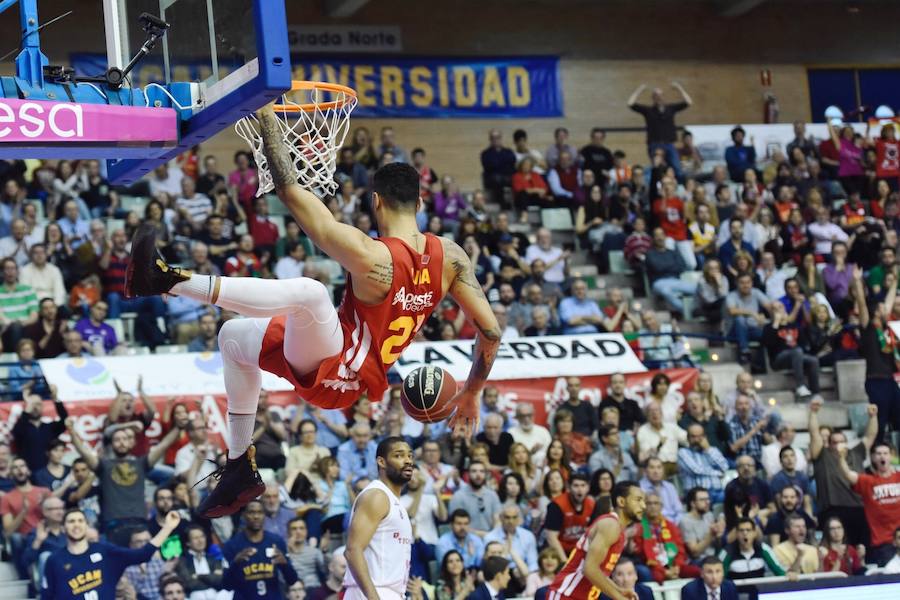El equipo de Ibon Navarro se mantiene en los puestos de eliminatorias por el título arrasando al Tecnyconta Zaragoza en la segunda parte. La soledad de Neal por parte visitante – 31 puntos – contrastó con la fuerza como grupo del UCAM, con cuatro jugadores por encima de diez puntos