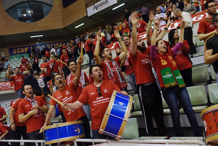 El equipo de Ibon Navarro se mantiene en los puestos de eliminatorias por el título arrasando al Tecnyconta Zaragoza en la segunda parte. La soledad de Neal por parte visitante – 31 puntos – contrastó con la fuerza como grupo del UCAM, con cuatro jugadores por encima de diez puntos