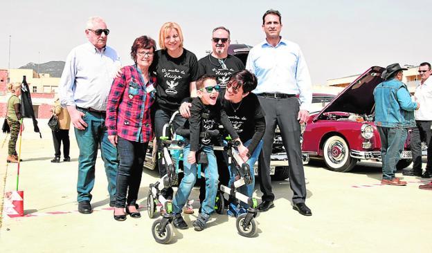 La consejera Tomás, junto a Hugo y sus familiares.