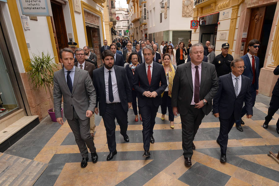 El ministro de Fomento manifestó en la mañana de este lunes que en un plazo de dos meses se licitará un volumen de obra en la Region de Murcia de 1.730 millones de euros en autovías y ferrocarriles, algo que no sucede en ninguna otra comunidad autónoma.