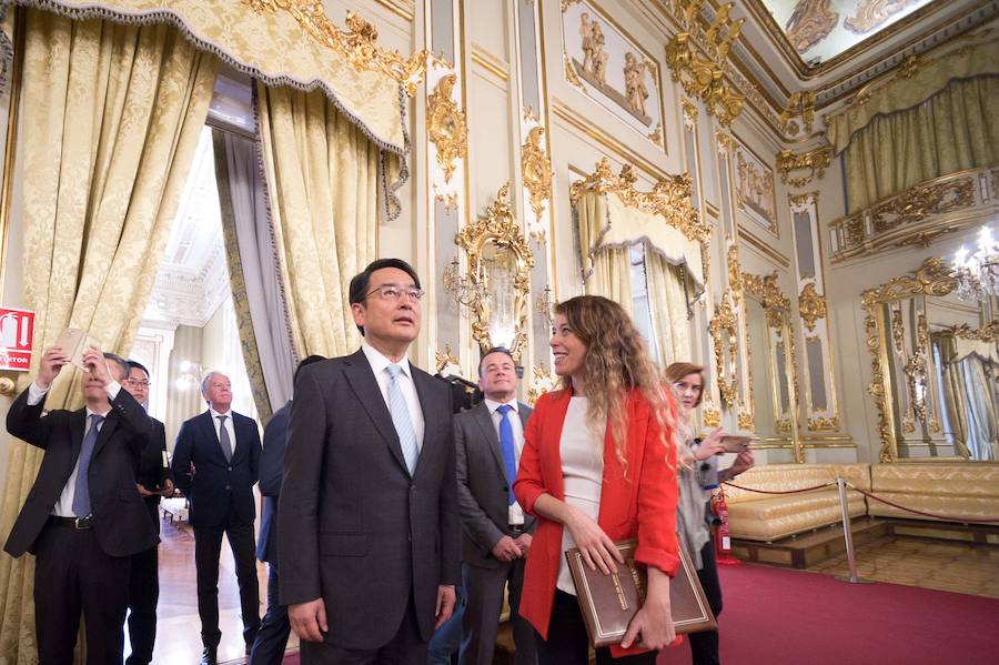 El embajador en España, Lyu Fan, explica el interés de los inversores asiáticos por la tecnología de riego desarrollada en la Región