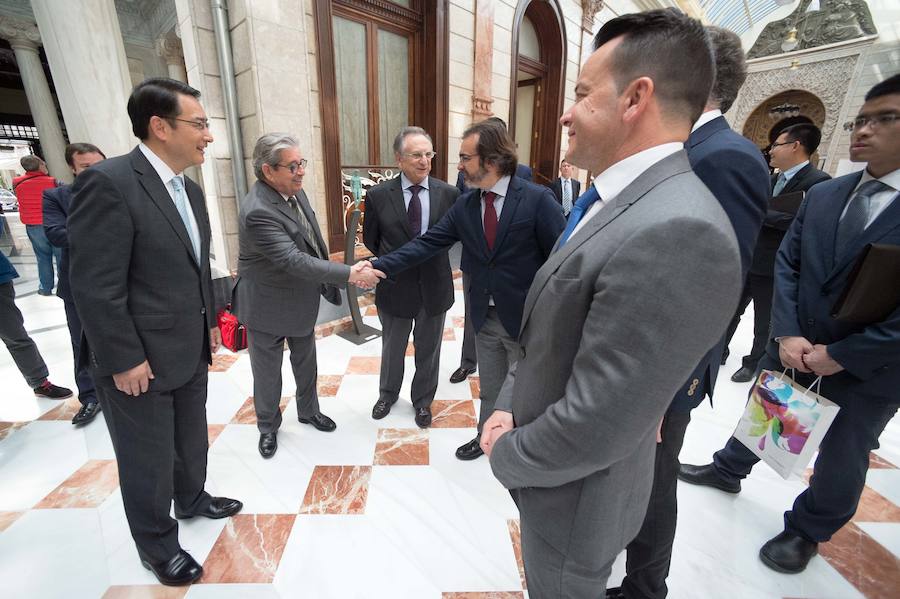 El embajador en España, Lyu Fan, explica el interés de los inversores asiáticos por la tecnología de riego desarrollada en la Región