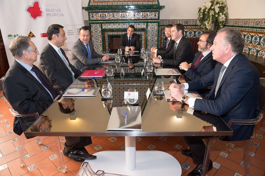 El embajador en España, Lyu Fan, explica el interés de los inversores asiáticos por la tecnología de riego desarrollada en la Región