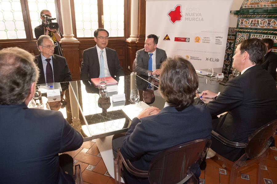 El embajador en España, Lyu Fan, explica el interés de los inversores asiáticos por la tecnología de riego desarrollada en la Región