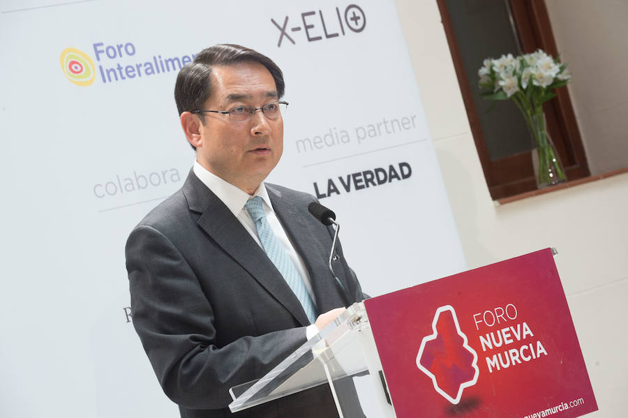 El embajador en España, Lyu Fan, explica el interés de los inversores asiáticos por la tecnología de riego desarrollada en la Región