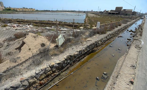 Edificios, balsas y canal de las Salinas de Marchamalo en su estado actual. 