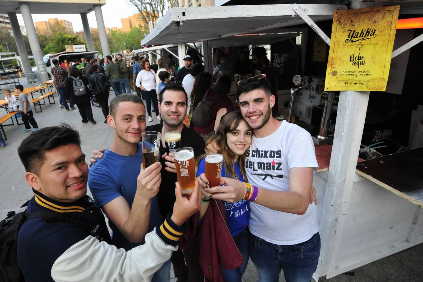 El Festival de la Cerveza reúne hasta el domingo en Murcia medio centenar de tipos de birras para maridar con tapas y quesos y embutidos 'gourmet'