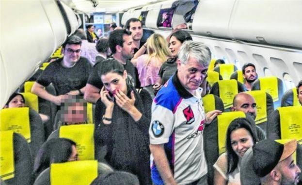 El inquietante mensaje del piloto que hizo que muchos pasajeros se bajaran del avión