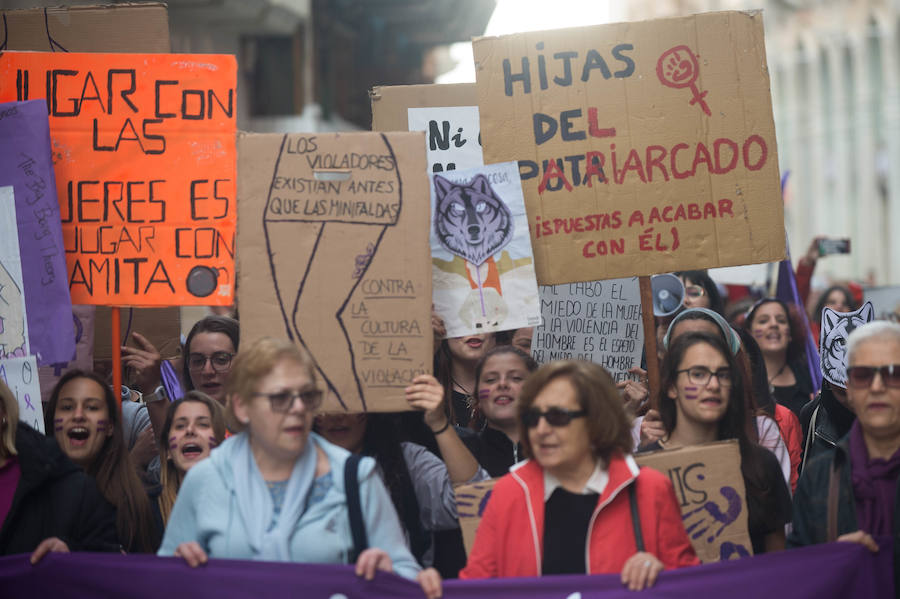Concentración en Cartagena contra la decisión de no considerar agresión sexual el ataque de los Sanfermines.
