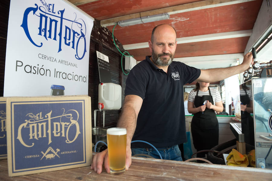 El evento reúne hasta el domingo en la plaza de la Universidad una selección de cervezas destacadas y artesanales que podrán disfrutarse con tapas variadas.