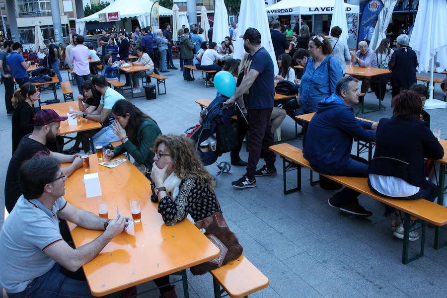 El evento reúne hasta el domingo en la plaza de la Universidad una selección de cervezas destacadas y artesanales que podrán disfrutarse con tapas variadas.