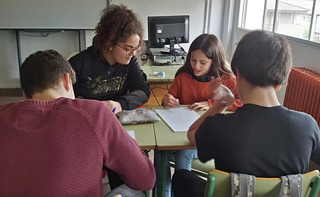 El equipo 'Lápices de Colores', trabajando 