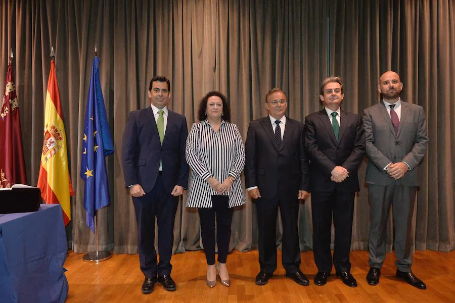 El consejero de Fomento e Infraestructuras, Patricio Valverde, presidió el acto de toma de posesion de los directores generales de la Consejeria: José Antonio Fernandez Llado, director general de Ordenación del Territorio, Arquitectura y Vivienda; Francisco Jose Gonzalez Manzanera, director general de Carreteras; y Jose Ramon Diez de Revenga, director general de Transportes, Costas y Puertos.