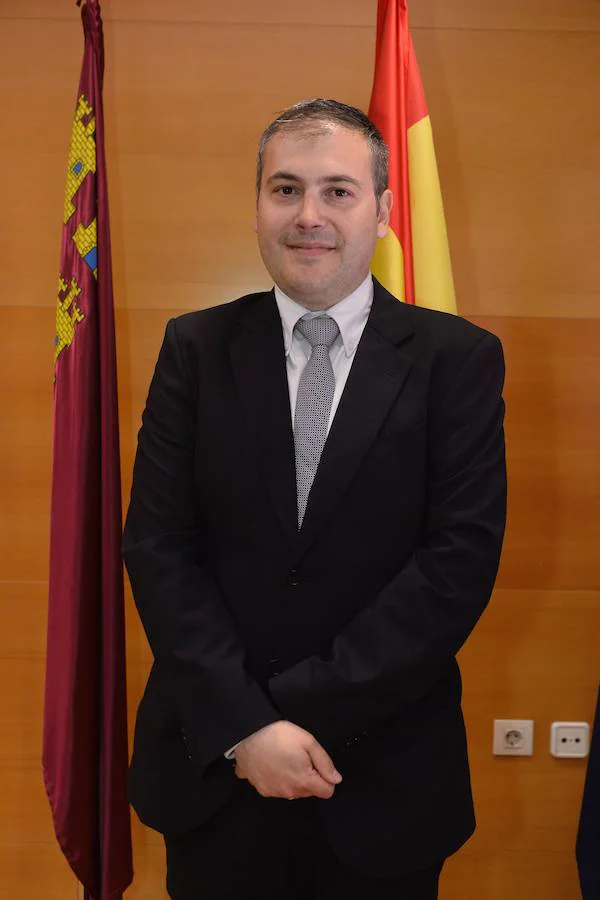 El consejero de Agua, Agricultura, Ganadería y Pesca, Miguel Angel del Amor, presidió la toma de posesión de los nuevos directores generales de la Consejeria: Joaquin Ruiz Montalvan, director gerente de la Entidad de Saneamiento y Depuración de Aguas (Esamur), y Sebastian Delgado, director general del Agua