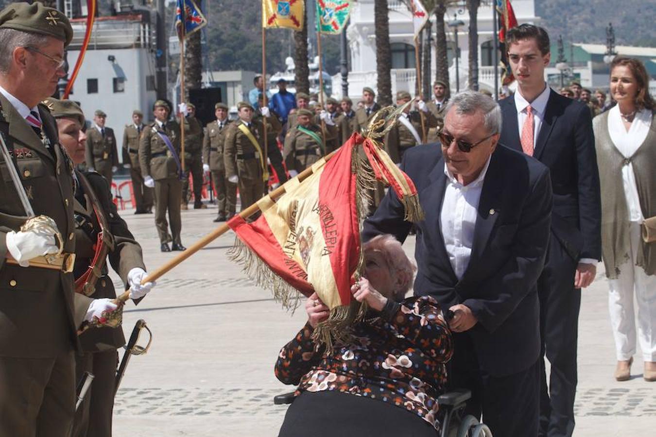 Desfiles, jura de bandera y pólvra para honrar a los héroes artilleros