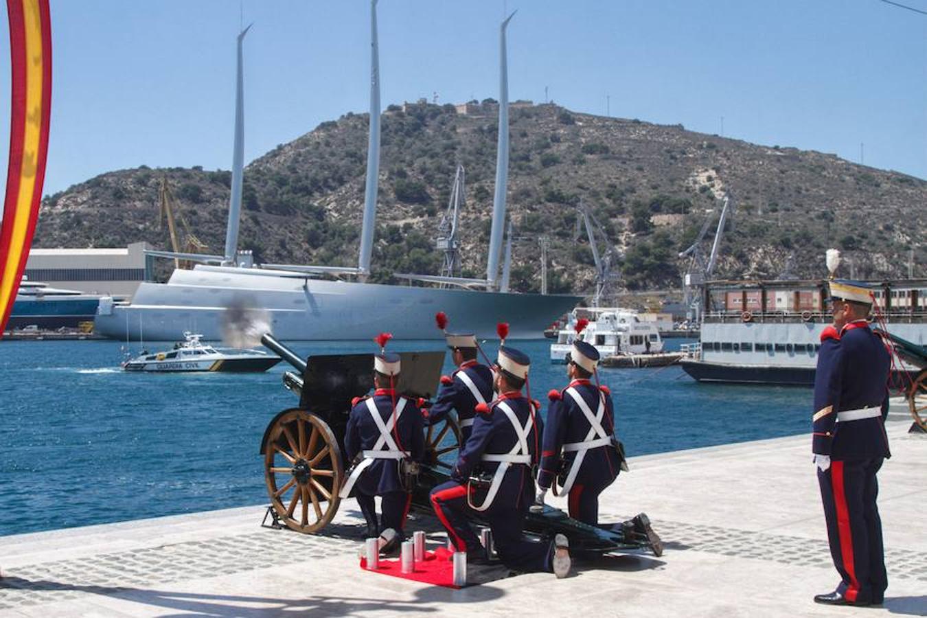 Desfiles, jura de bandera y pólvra para honrar a los héroes artilleros