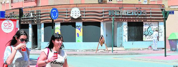 Uno de los clásicos de la noche murciana hace años, la discoteca Hémeros, en la avenida Juan Ramón Jiménez, del Infante, ayer.