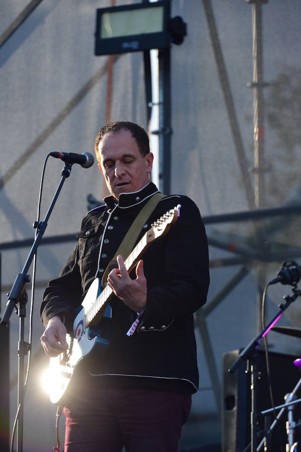 The Yellow Melodies, una de las bandas de pop con más reputación de la Región, presentaron sobre el escenario del WARM UP su último trabajo: 'Life'