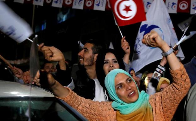 Seguidores del partido islamista tunecino Ennahda. 