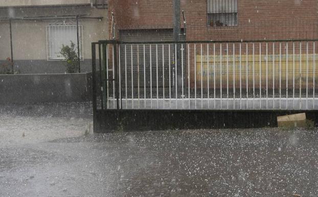 Una tormenta con granizo en Murcia, en una foto de archivo.