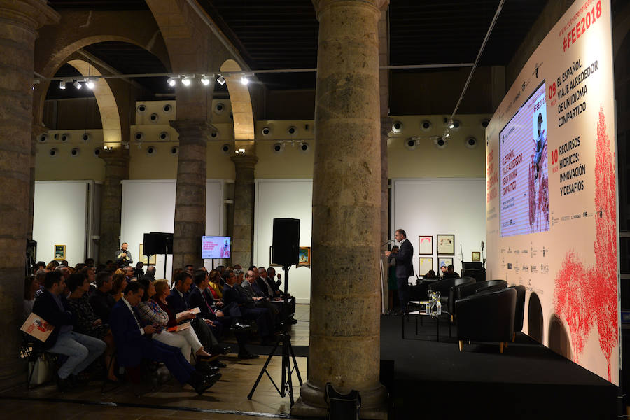 El Palacio del Almudí de Murcia acoge la segunda edición de una cita que busca analizar las relaciones entre España y Latinoamérica. 