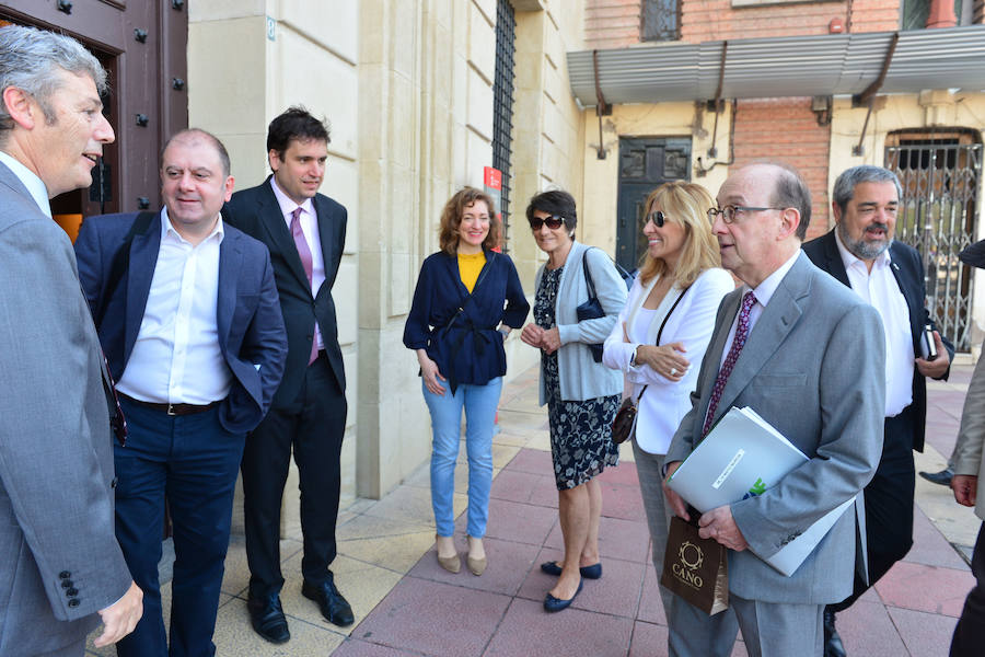 El Palacio del Almudí de Murcia acoge la segunda edición de una cita que busca analizar las relaciones entre España y Latinoamérica. 