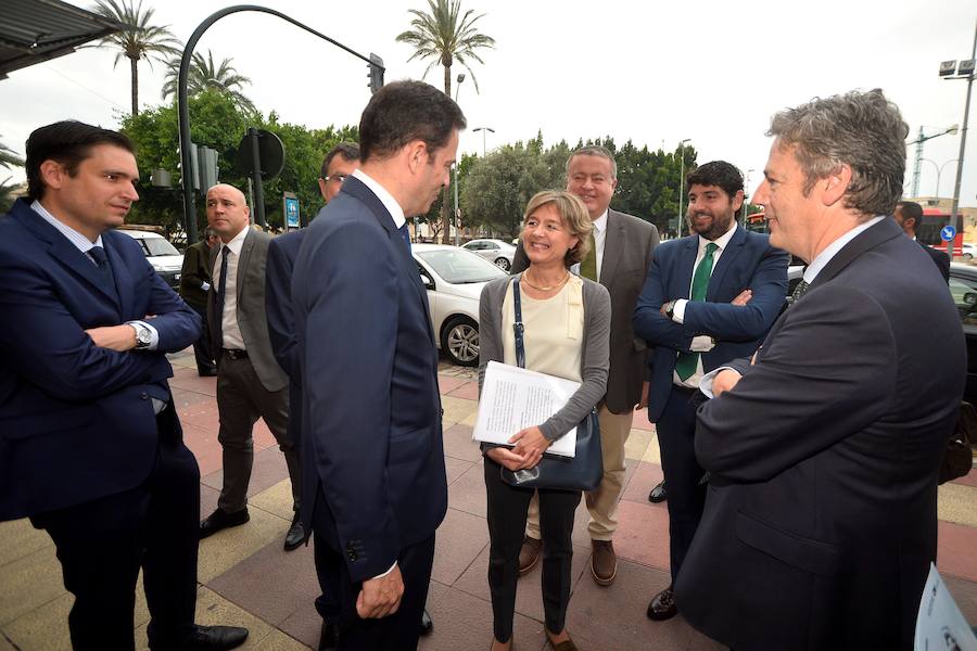 La ministra de Agricultura, que inauguró esta segunda jornada , abogó por «un pacto que asegure el equilibrio entre la defensa del medio ambiente y que mitigue los impactos negativos del cambio climático».
