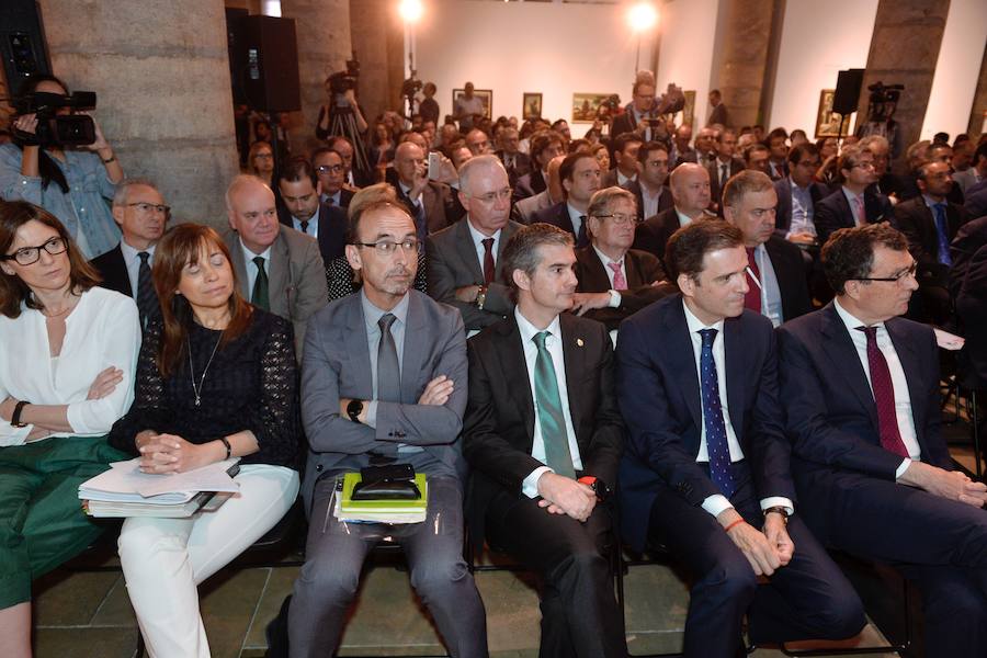 La ministra de Agricultura, que inauguró esta segunda jornada , abogó por «un pacto que asegure el equilibrio entre la defensa del medio ambiente y que mitigue los impactos negativos del cambio climático».