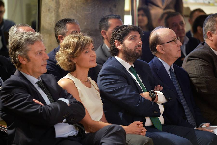 La ministra de Agricultura, que inauguró esta segunda jornada , abogó por «un pacto que asegure el equilibrio entre la defensa del medio ambiente y que mitigue los impactos negativos del cambio climático».