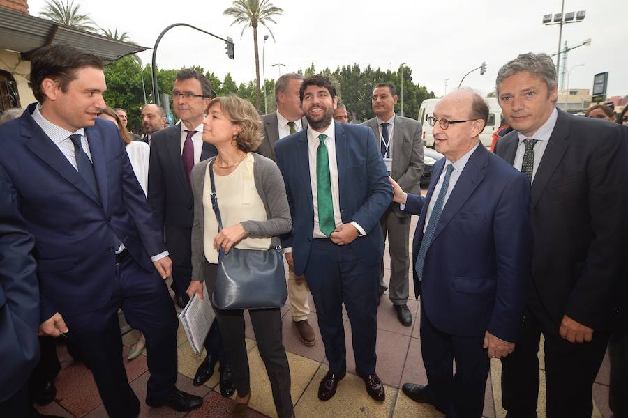 La ministra de Agricultura, que inauguró esta segunda jornada , abogó por «un pacto que asegure el equilibrio entre la defensa del medio ambiente y que mitigue los impactos negativos del cambio climático».