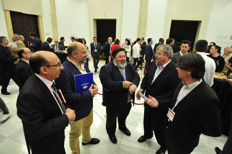 La ministra de Agricultura, que inauguró la segunda jornada del foro Futuro en Español, aboga por «un pacto que asegure el equilibrio entre la defensa del medio ambiente y su disponibilidad y que mitigue los impactos negativos del cambio climático»
