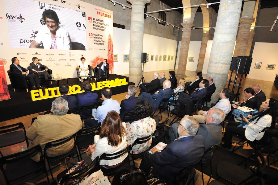 La ministra de Agricultura, que inauguró la segunda jornada del foro Futuro en Español, aboga por «un pacto que asegure el equilibrio entre la defensa del medio ambiente y su disponibilidad y que mitigue los impactos negativos del cambio climático»