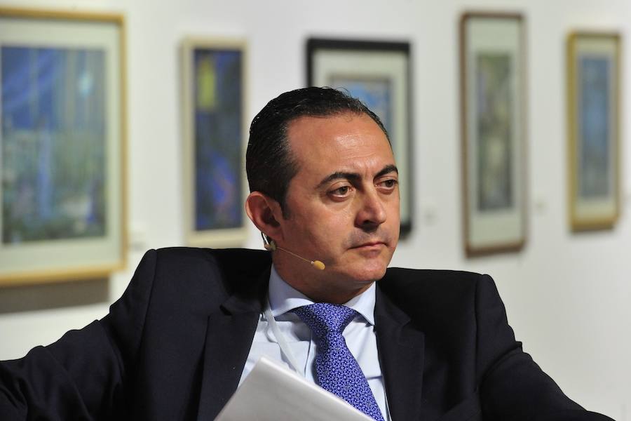 La ministra de Agricultura, que inauguró la segunda jornada del foro Futuro en Español, aboga por «un pacto que asegure el equilibrio entre la defensa del medio ambiente y su disponibilidad y que mitigue los impactos negativos del cambio climático»