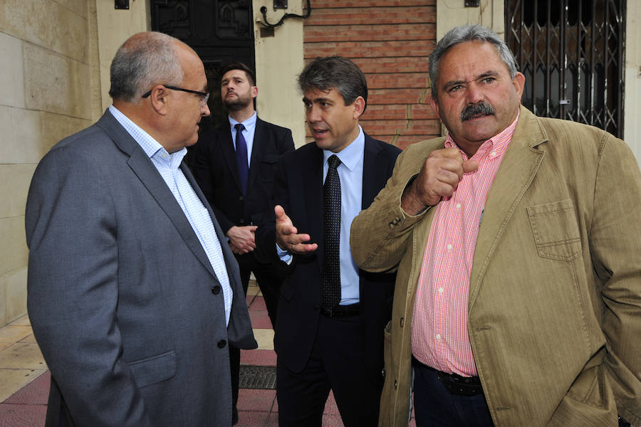La ministra de Agricultura, que inauguró la segunda jornada del foro Futuro en Español, aboga por «un pacto que asegure el equilibrio entre la defensa del medio ambiente y su disponibilidad y que mitigue los impactos negativos del cambio climático»