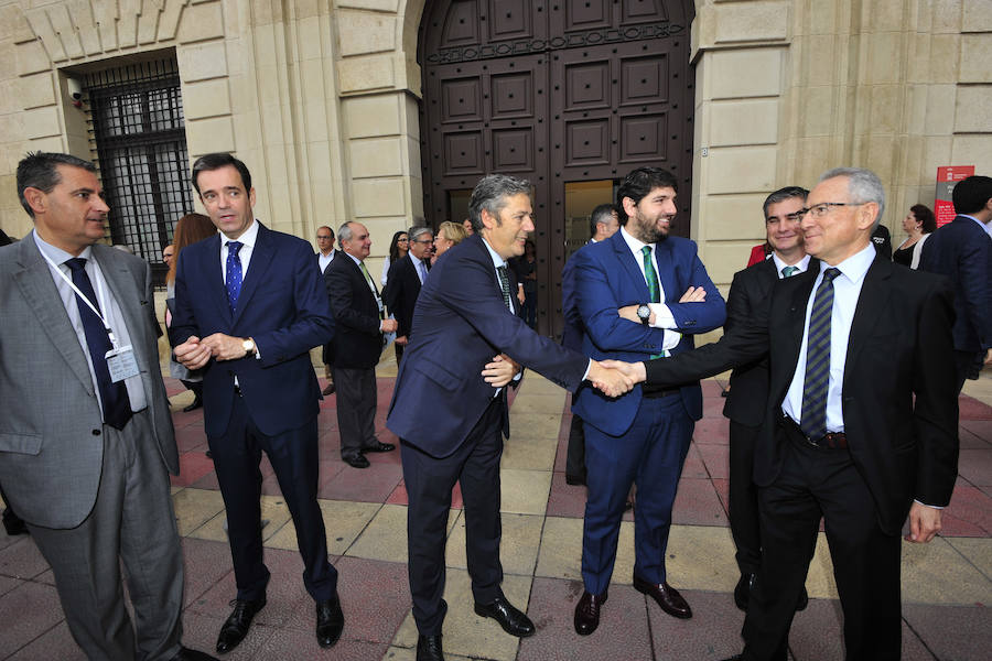 La ministra de Agricultura, que inauguró la segunda jornada del foro Futuro en Español, aboga por «un pacto que asegure el equilibrio entre la defensa del medio ambiente y su disponibilidad y que mitigue los impactos negativos del cambio climático»