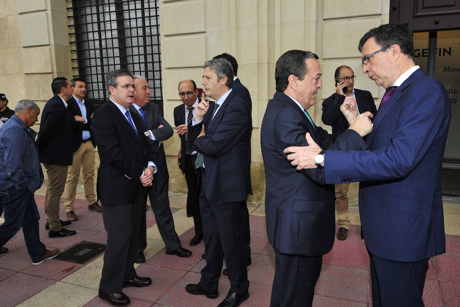 La ministra de Agricultura, que inauguró la segunda jornada del foro Futuro en Español, aboga por «un pacto que asegure el equilibrio entre la defensa del medio ambiente y su disponibilidad y que mitigue los impactos negativos del cambio climático»