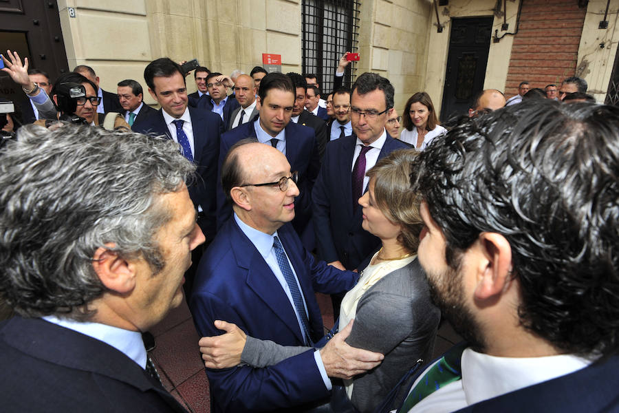 La ministra de Agricultura, que inauguró la segunda jornada del foro Futuro en Español, aboga por «un pacto que asegure el equilibrio entre la defensa del medio ambiente y su disponibilidad y que mitigue los impactos negativos del cambio climático»
