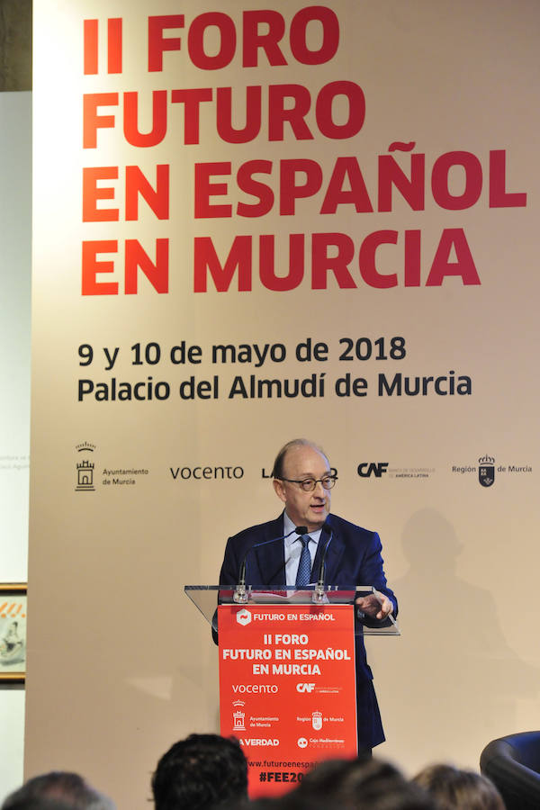 La ministra de Agricultura, que inauguró la segunda jornada del foro Futuro en Español, aboga por «un pacto que asegure el equilibrio entre la defensa del medio ambiente y su disponibilidad y que mitigue los impactos negativos del cambio climático»