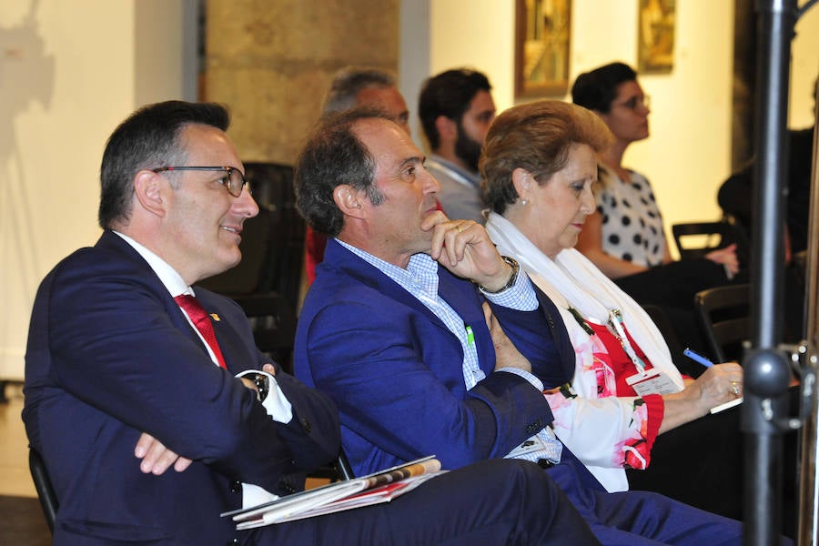 La ministra de Agricultura, que inauguró la segunda jornada del foro Futuro en Español, aboga por «un pacto que asegure el equilibrio entre la defensa del medio ambiente y su disponibilidad y que mitigue los impactos negativos del cambio climático»