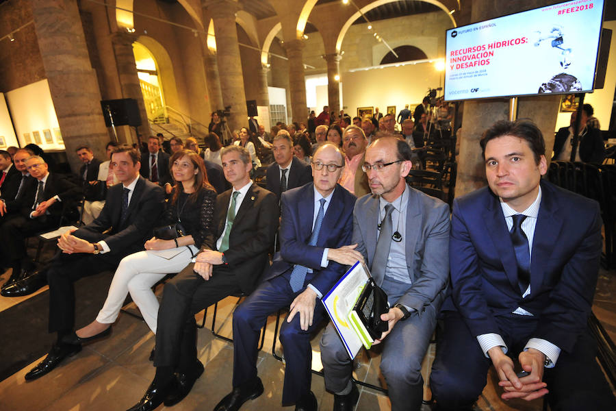 La ministra de Agricultura, que inauguró la segunda jornada del foro Futuro en Español, aboga por «un pacto que asegure el equilibrio entre la defensa del medio ambiente y su disponibilidad y que mitigue los impactos negativos del cambio climático»