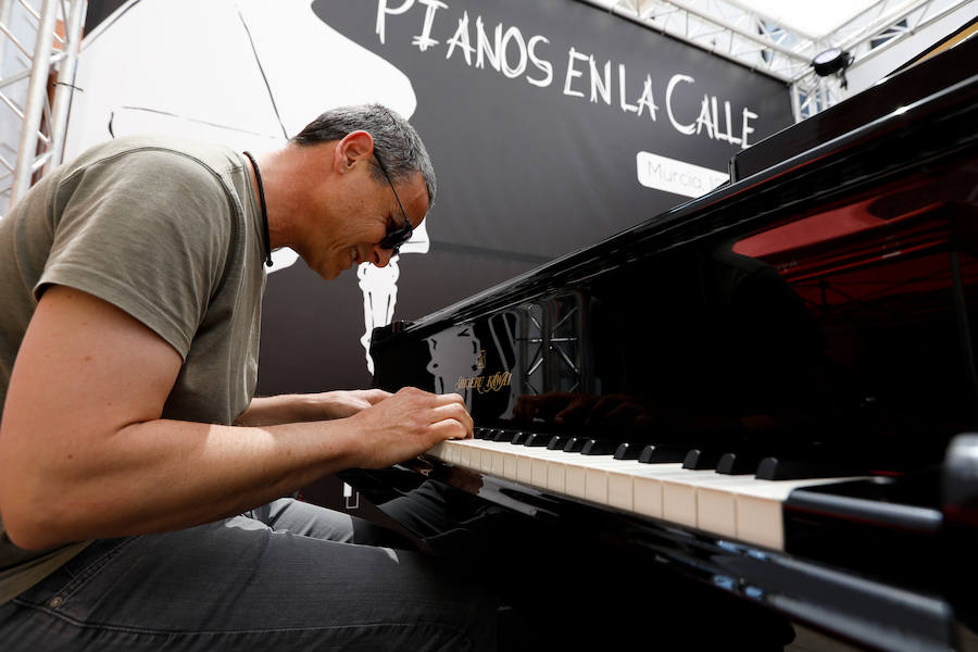 Once instrumentos y cerca de 450 intérpretes toman seis céntricas plazas de la capital con motivo de la tercera edición de 'Pianos en la Calle'