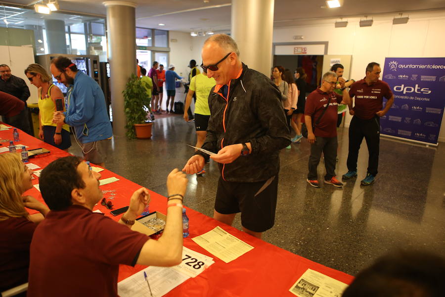 La carrera, que arrancó con el reparto de dorsales, no hubiera sido posible sin el trabajo de todos los voluntarios