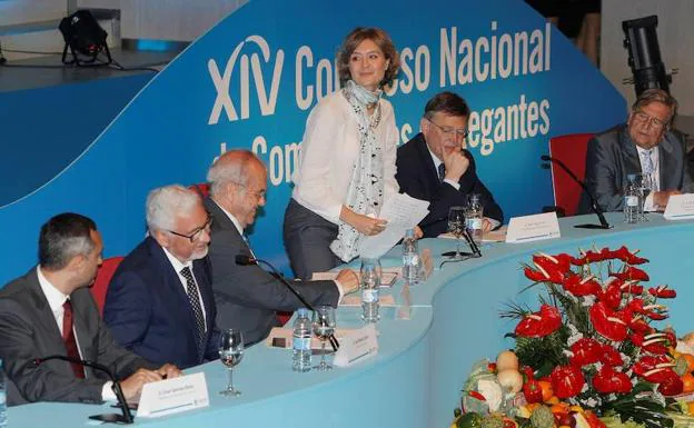 La ministra Isabel García Tejerina, en el congreso de regantes que se celebra en Torrevieja. 