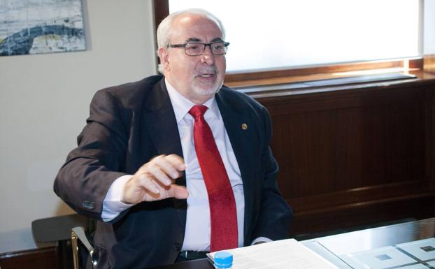 José Luis Mendoza en su despacho de la UCAM.